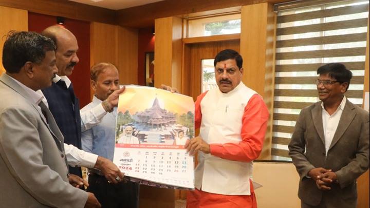 मुख्यमंत्री डॉ. यादव ने वर्ष 2024 के शासकीय कैलेंडर का विमोचन किया